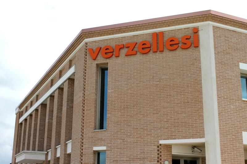 Verzellesi - rotational moulding sprayer tanks and special items for agriculture and industry